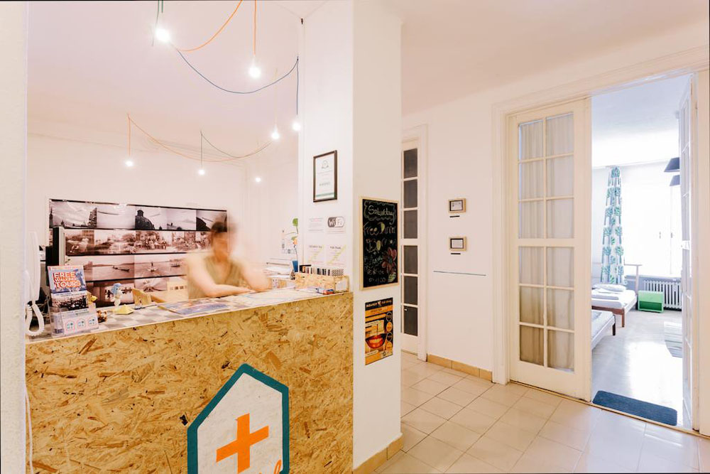 بيت شباب هوم بلس 